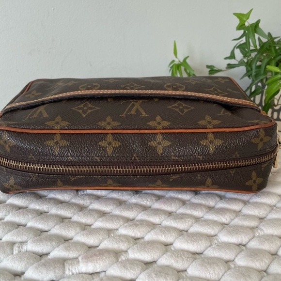 👜 Louis Vuitton Compiegne 23 Clutch.👜 - Picture 8 of 14